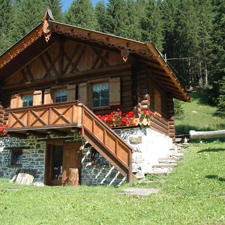 Hotel La Soldanella Моена Екстериор снимка