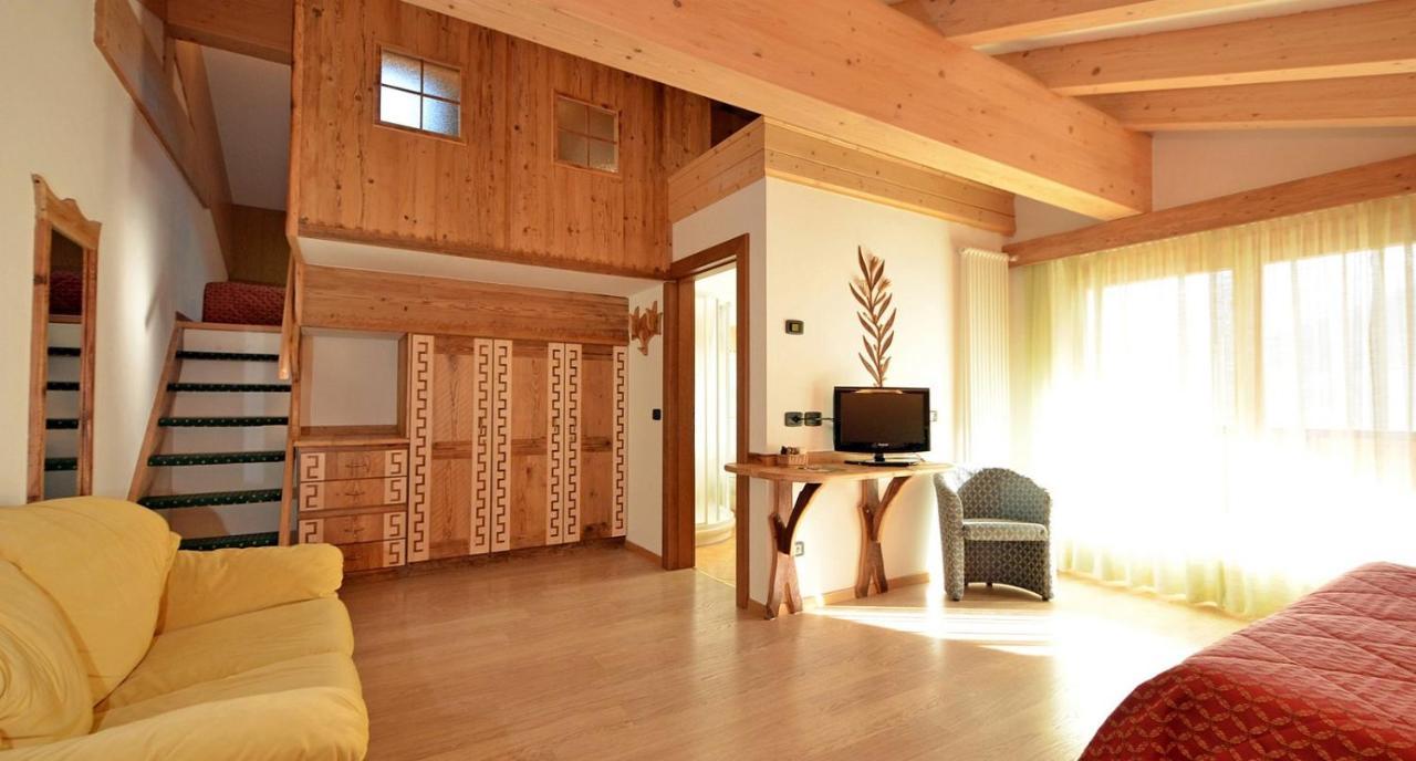 Hotel La Soldanella Моена Екстериор снимка