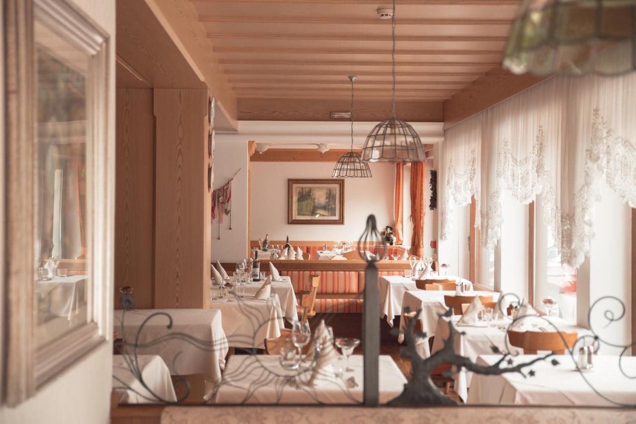 Hotel La Soldanella Моена Екстериор снимка
