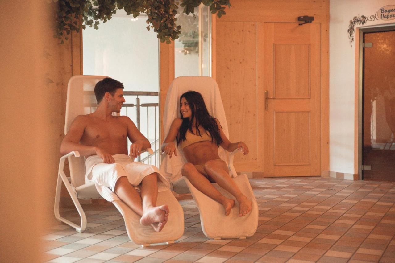 Hotel La Soldanella Моена Екстериор снимка