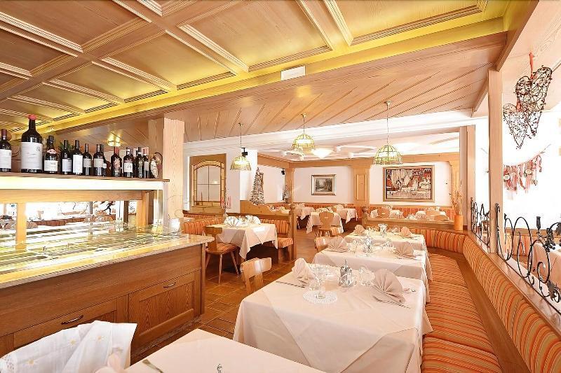 Hotel La Soldanella Моена Екстериор снимка