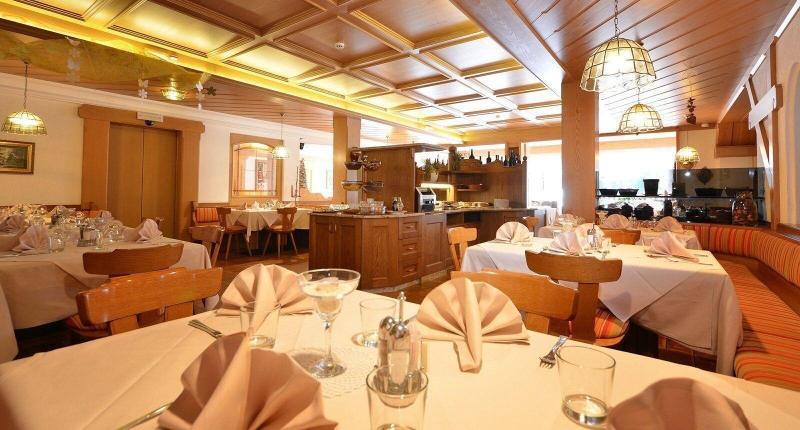 Hotel La Soldanella Моена Екстериор снимка