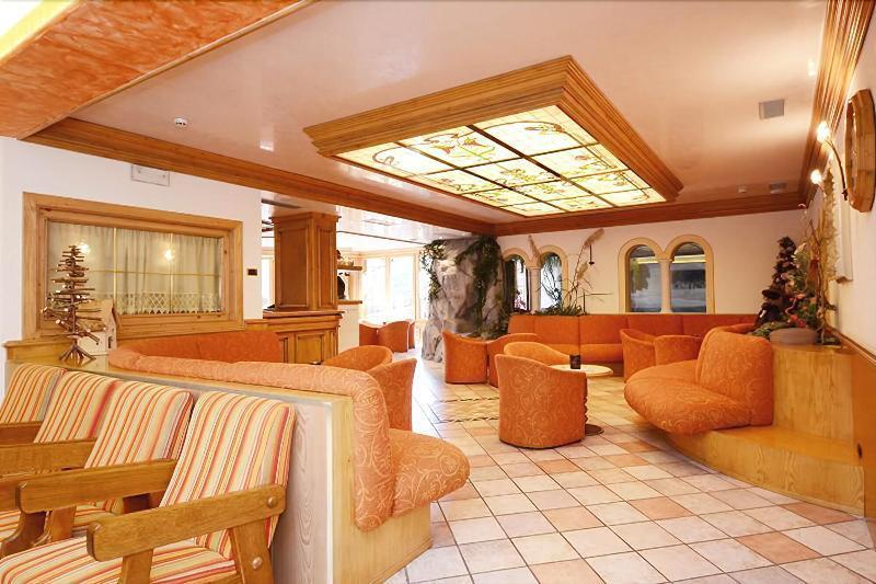 Hotel La Soldanella Моена Екстериор снимка