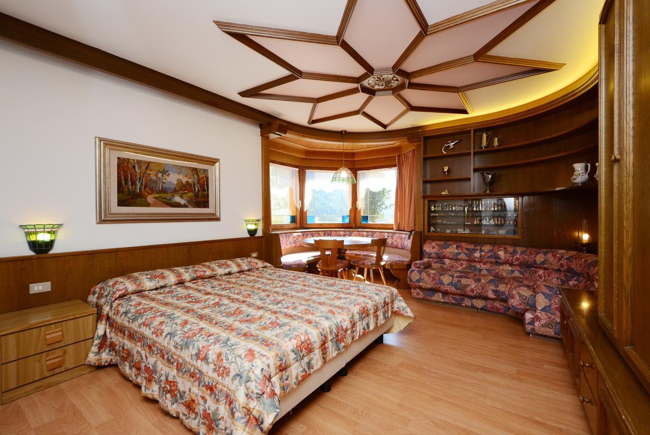 Hotel La Soldanella Моена Екстериор снимка