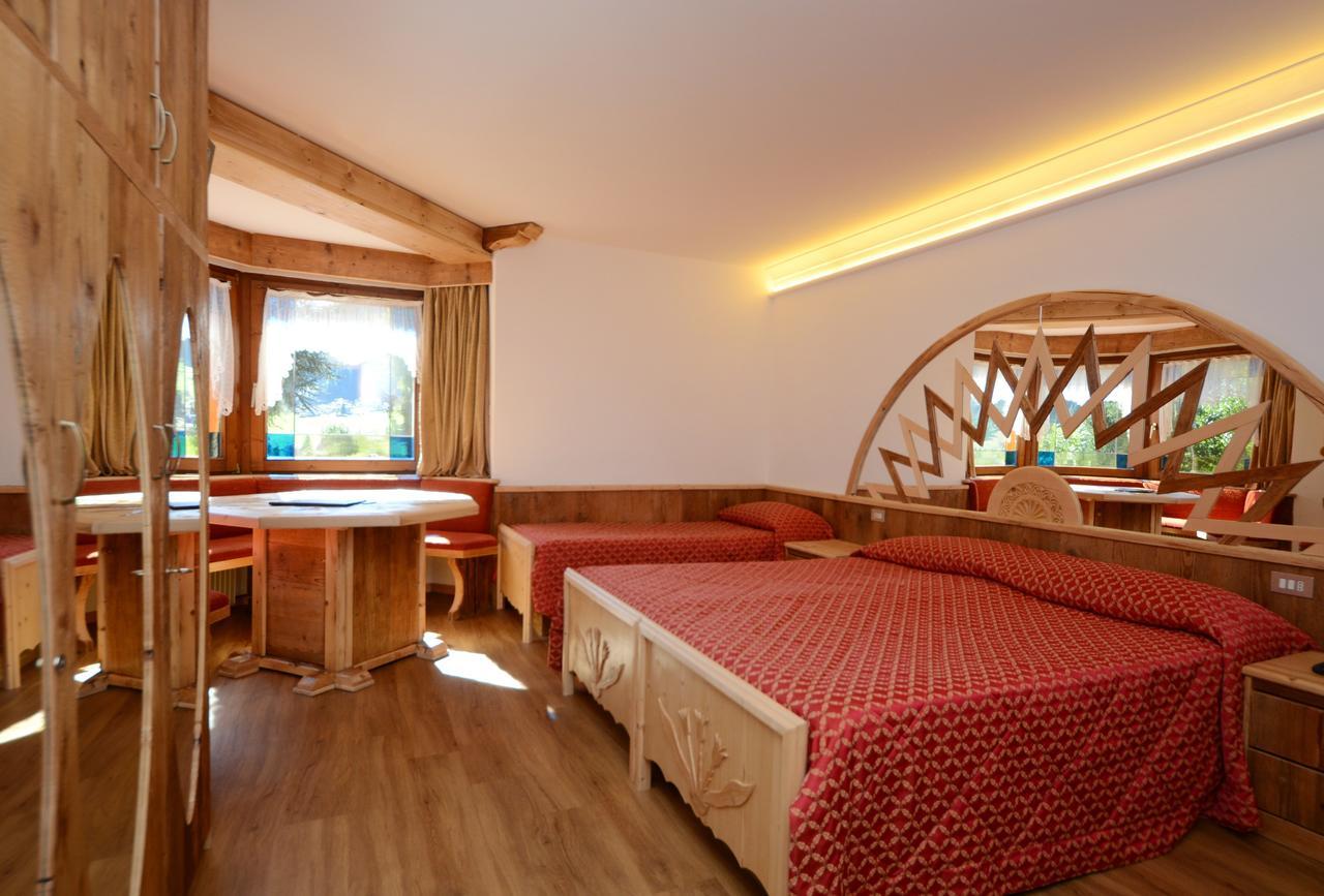 Hotel La Soldanella Моена Екстериор снимка