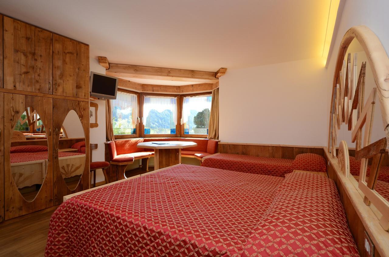 Hotel La Soldanella Моена Екстериор снимка