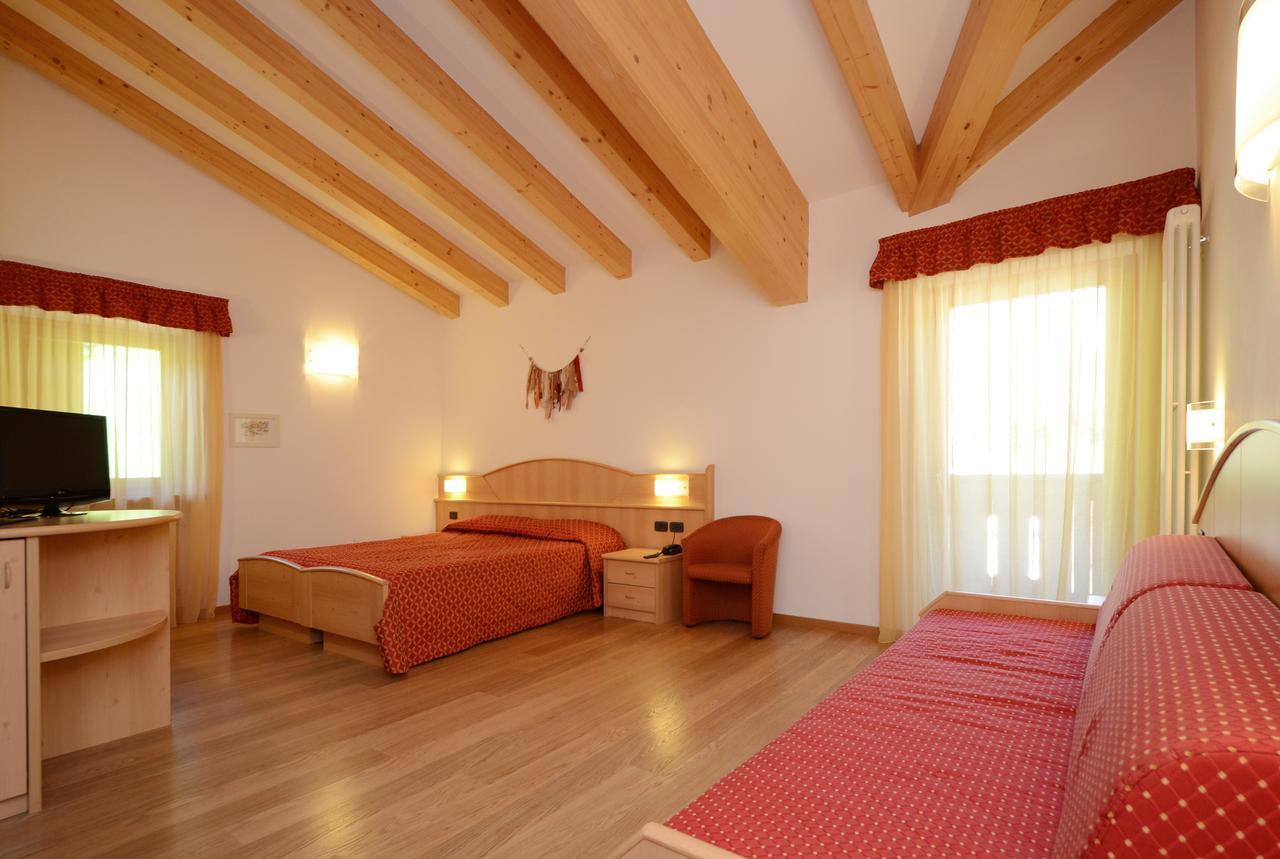 Hotel La Soldanella Моена Екстериор снимка