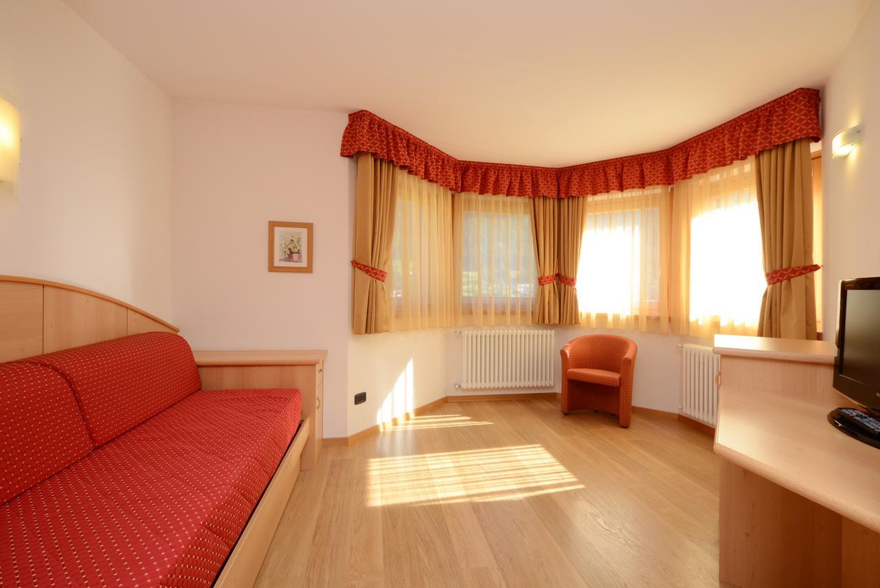 Hotel La Soldanella Моена Екстериор снимка
