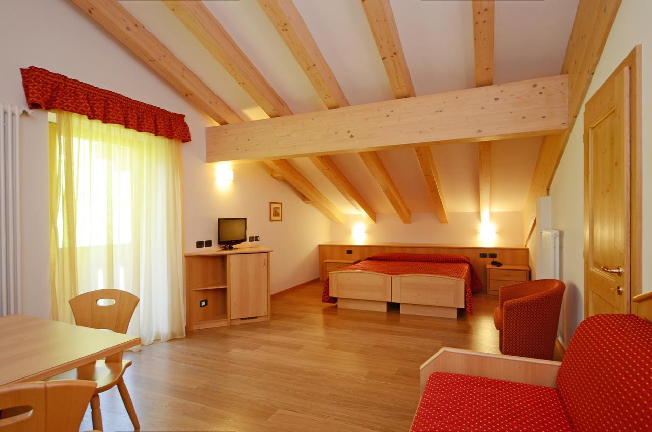 Hotel La Soldanella Моена Екстериор снимка