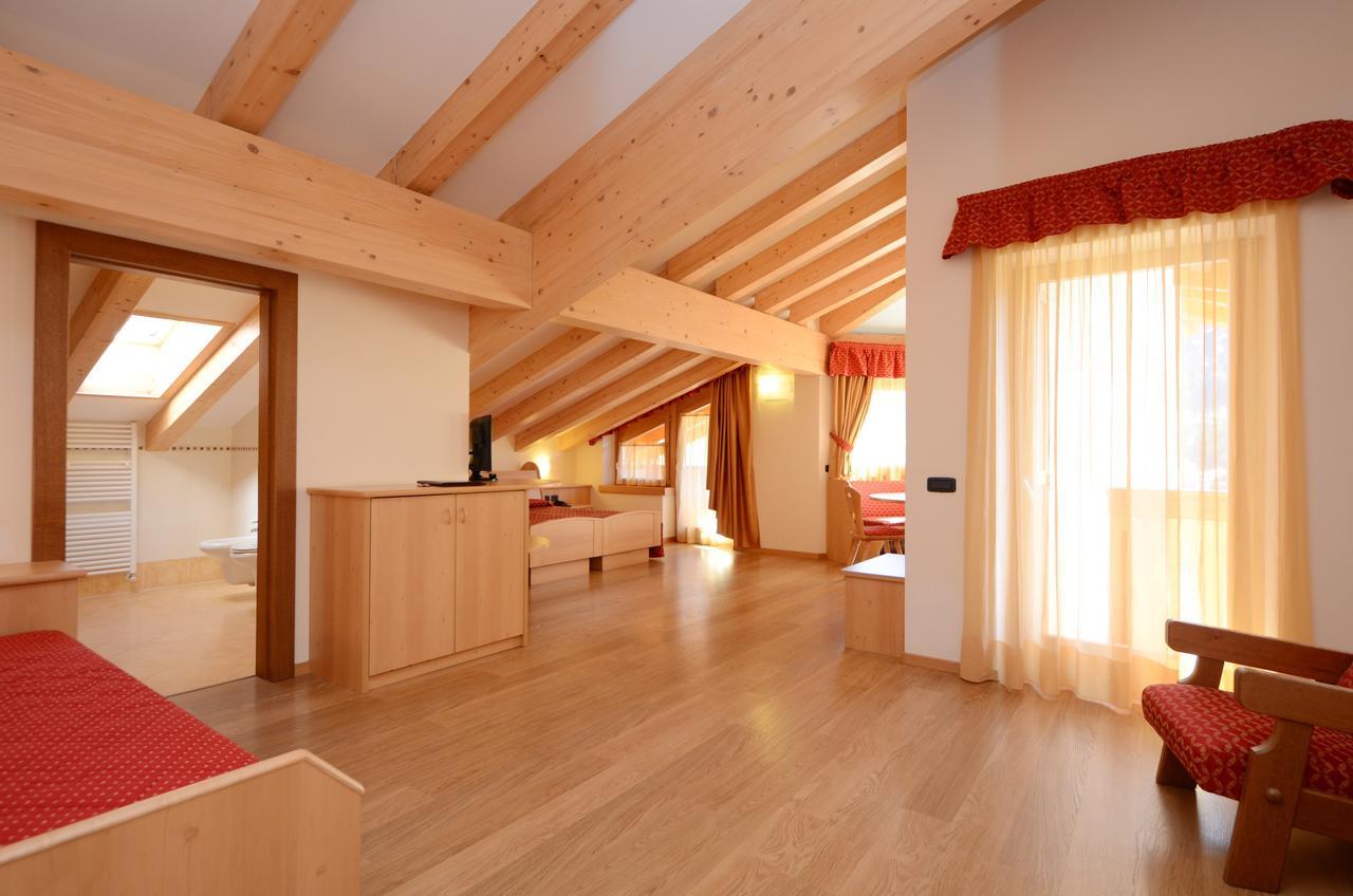 Hotel La Soldanella Моена Екстериор снимка