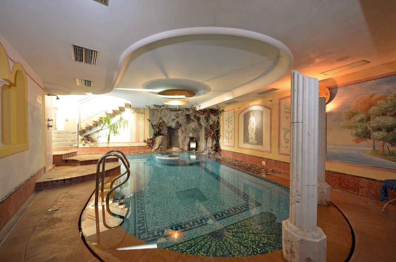 Hotel La Soldanella Моена Екстериор снимка