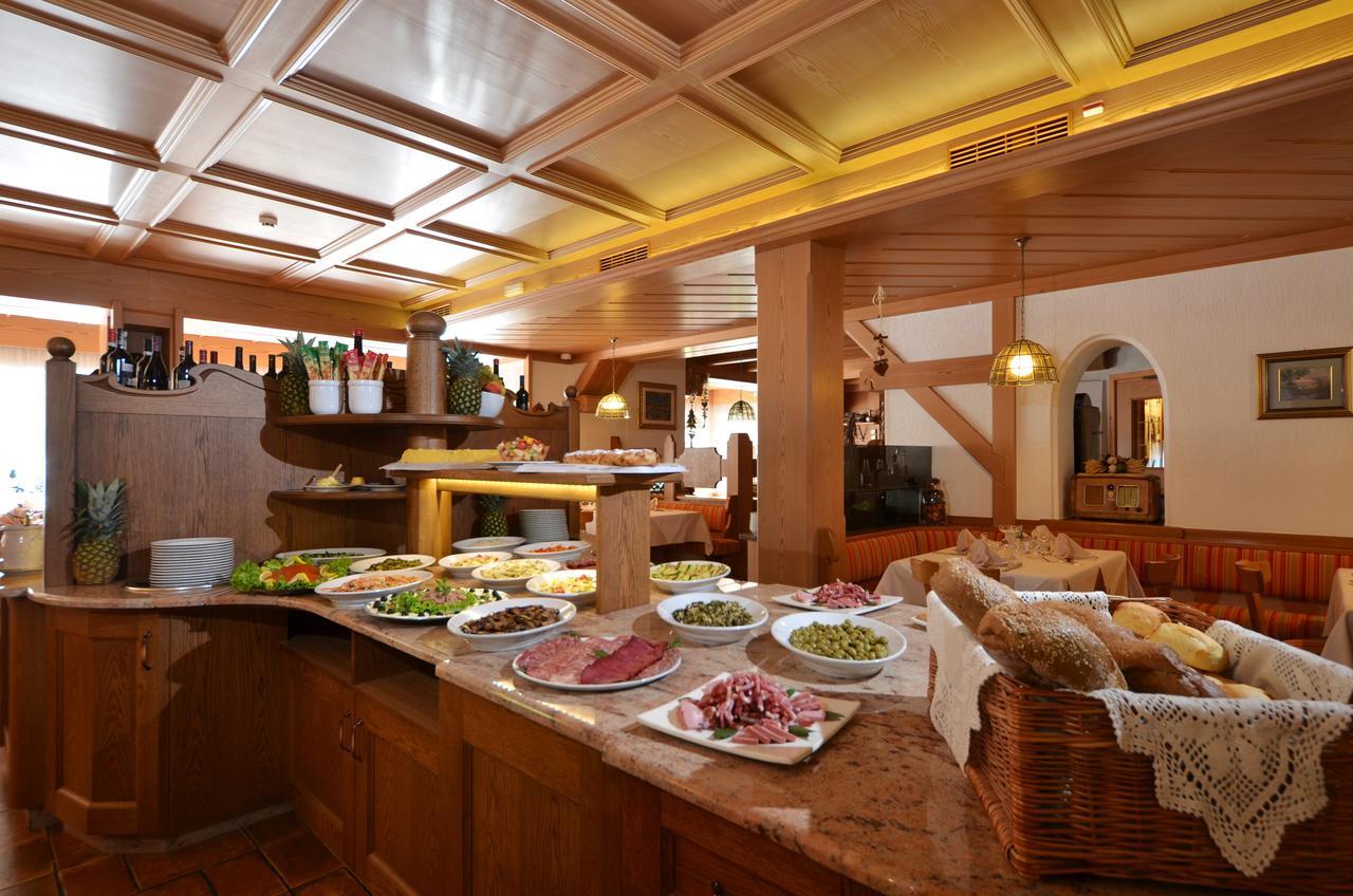 Hotel La Soldanella Моена Екстериор снимка