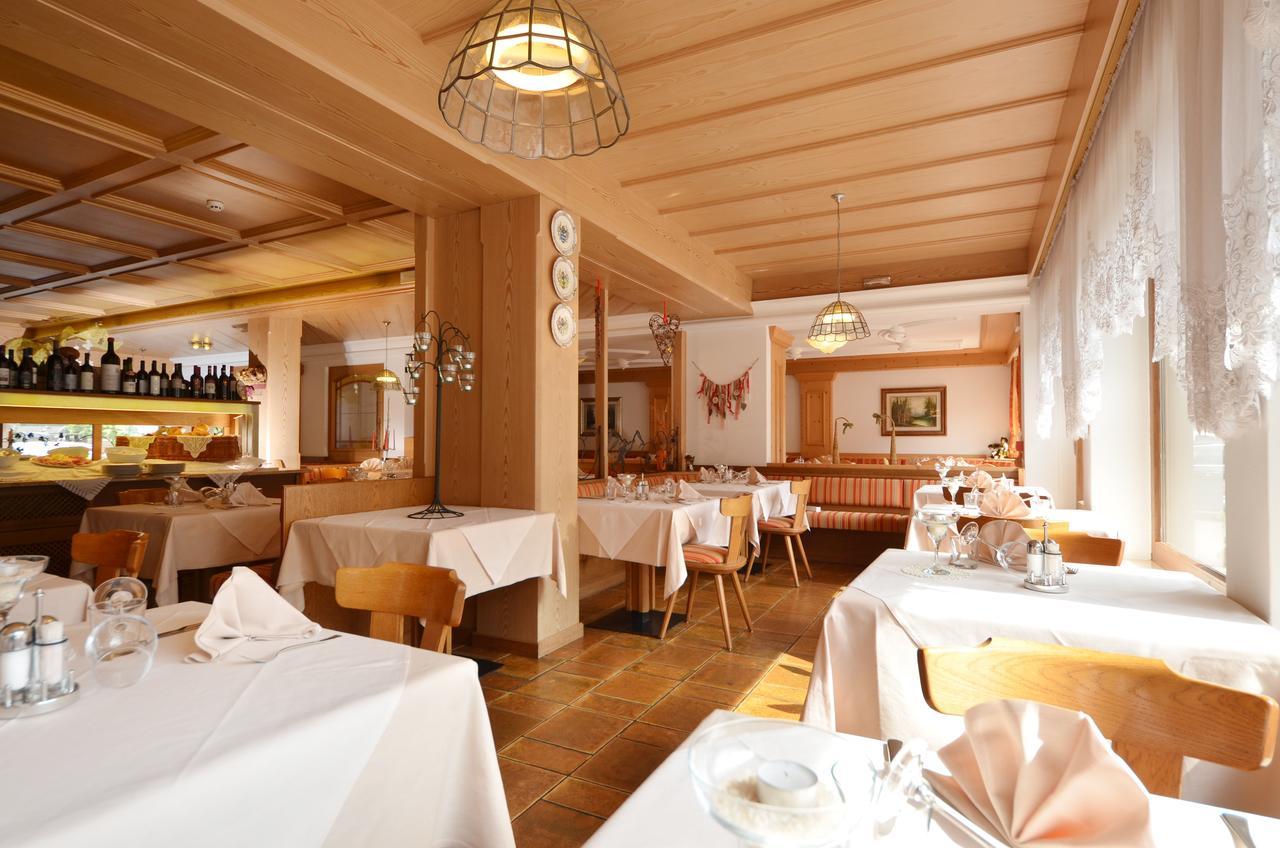 Hotel La Soldanella Моена Екстериор снимка