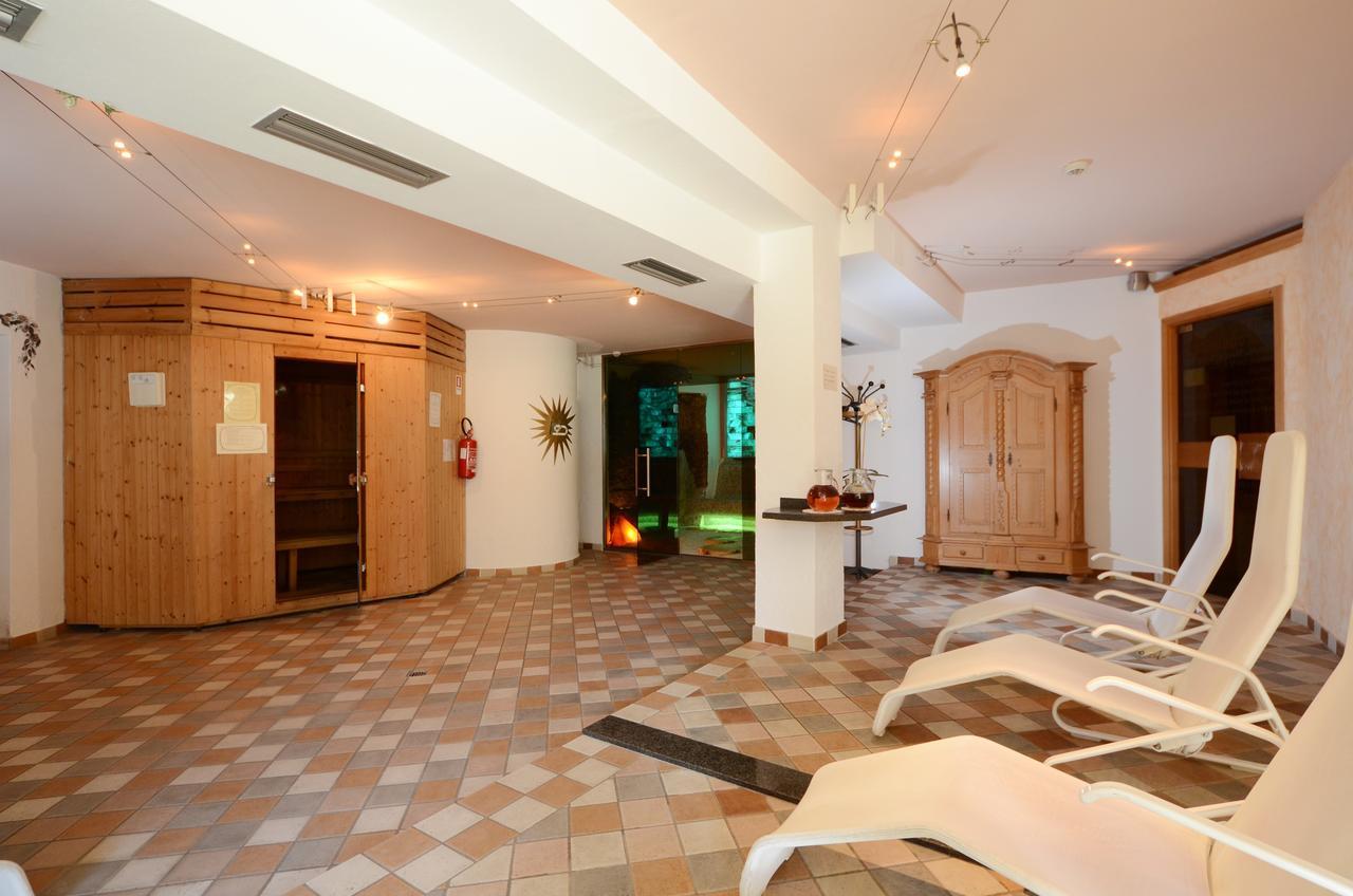 Hotel La Soldanella Моена Екстериор снимка
